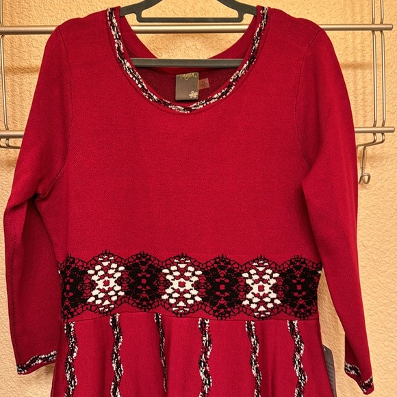 Xlarge Taylor Red knit dress with abstract snowflake design. Never worn. - Picture 7 of 10